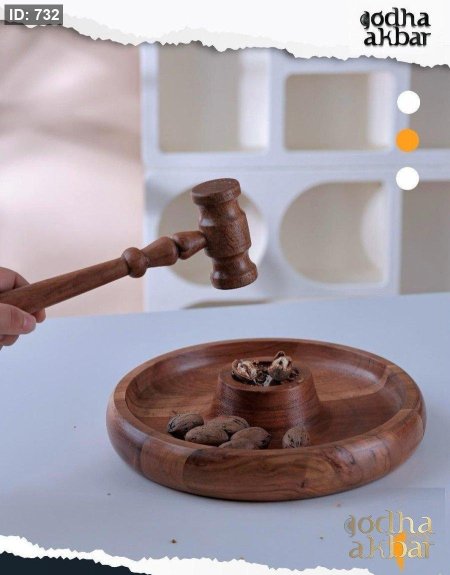 صحن جوز مع مطرقه
