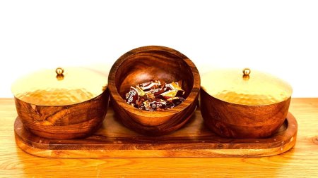 طقم مضايف مع غطاء نحاس